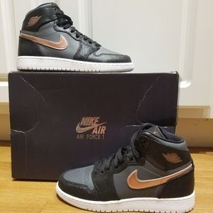 AIR JORDAN 1 RETRO HIGH BG "BLACK METALLIC RED BRO